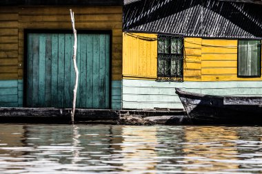 Peru, Perulu amazonas manzara. amazon fotoğraf mevcut tipik Hint kabileleri yerleşim