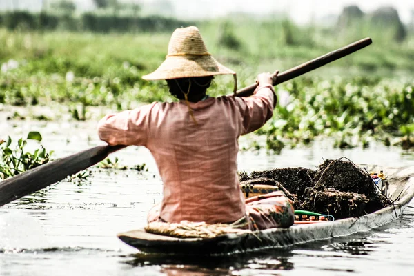 Kimliği belirsiz bir çalışan Myanmar — Stok fotoğraf