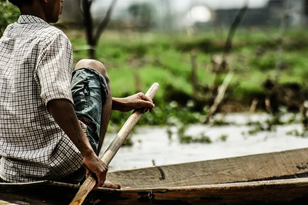 An unidentified working in Myanmar — Stock Photo, Image