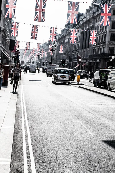 Regent Street egyike a fő bevásárló utcák Európában — Stock Fotó