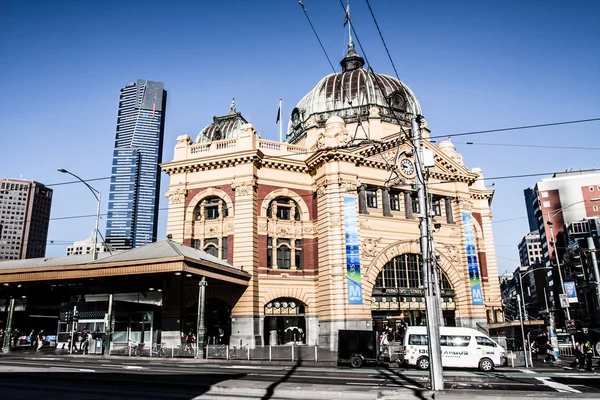 Flinder sokak istasyonu melbourne Avustralya, gece — Stok fotoğraf