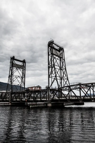 Bridgewater bridge och causeway sträcker sig över floden derwent — Stockfoto