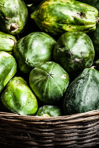 Buah dan sayuran di pasar petani — Stok Foto