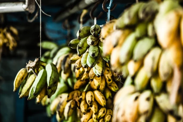 Frutas e produtos hortícolas num mercado de agricultores — Fotografia de Stock