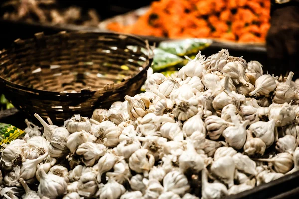 Frutas e produtos hortícolas num mercado de agricultores — Fotografia de Stock