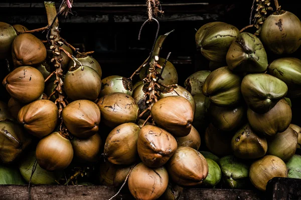 Tas de noix de coco, marché alimentaire Inde — Photo