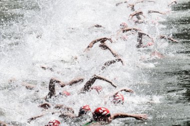 bir havuzda ön tarama