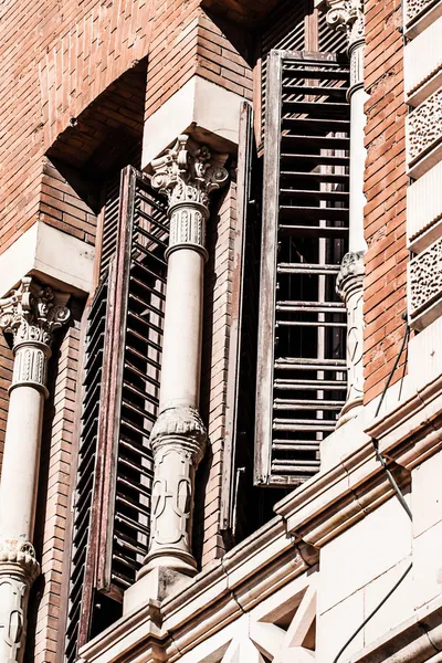 Oude gebouwen en architectuur in madrid, Spanje. — Stockfoto