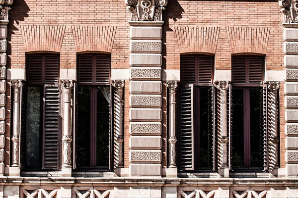 Oude gebouwen en architectuur in madrid, Spanje. — Stockfoto