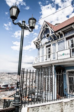 valparaiso, Şili liman manzaralı renkli evde. UNESCO Dünya Mirası.