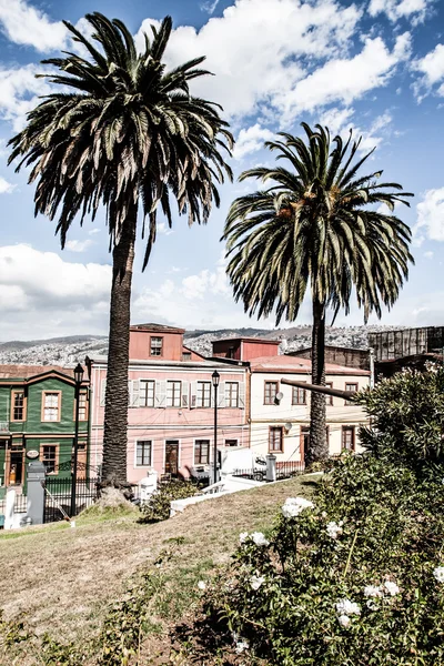 Colorful house in Valparaiso, Chile with view on the port. UNESCO World Heritage. — Stock Photo, Image