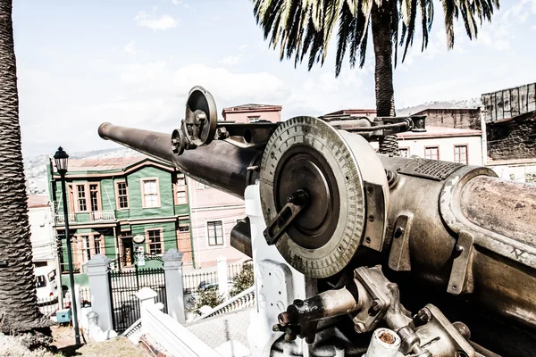 Colorful house in Valparaiso, Chile with view on the port. UNESCO World Heritage. — Stock Photo, Image