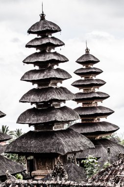 Güzel Pura Taman Ayun Bali tapınağı geleneksel mimari tarzında inşa edilir.