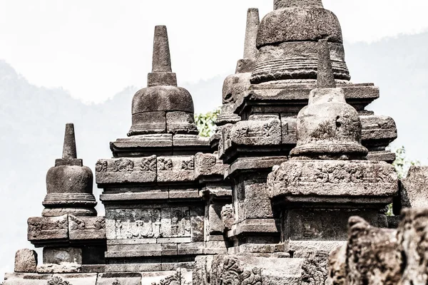 Templo Borobudur al amanecer. Yogyakarta, Java, Indonesia . — Foto de Stock