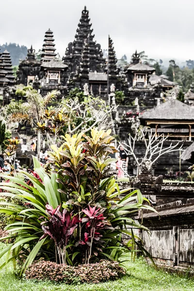 Belo templo Pura Taman Ayun Bali construído em estilo de arquitetura tradicional — Fotografia de Stock