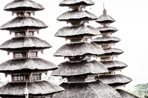 Belo templo Pura Taman Ayun Bali construído em estilo de arquitetura tradicional — Fotografia de Stock