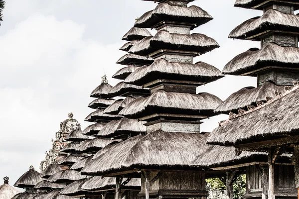 Piękna świątynia Pura Taman Ayun Bali zbudowana w tradycyjnym stylu architektury — Zdjęcie stockowe