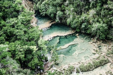 Guatemala turkuaz şelaleler semuc Champey güzel arial görünümü