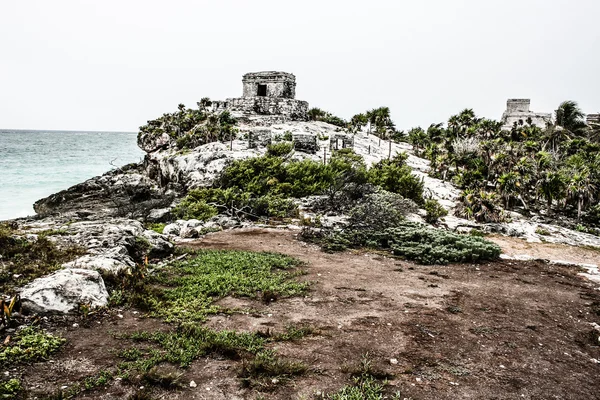 Antik Maya mimari ve tulum, Meksika yucatan Yarımadası'nda kapalı bulunan kalıntılar — Stok fotoğraf