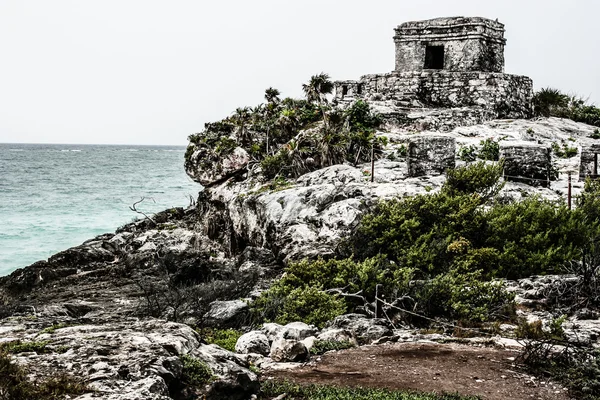 Antik Maya mimari ve tulum, Meksika yucatan Yarımadası'nda kapalı bulunan kalıntılar — Stok fotoğraf