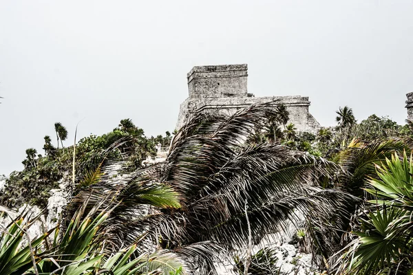 Arquitetura Maia Antiga e Ruínas localizadas em Tulum, México, ao largo da Península de Yucatán — Fotografia de Stock