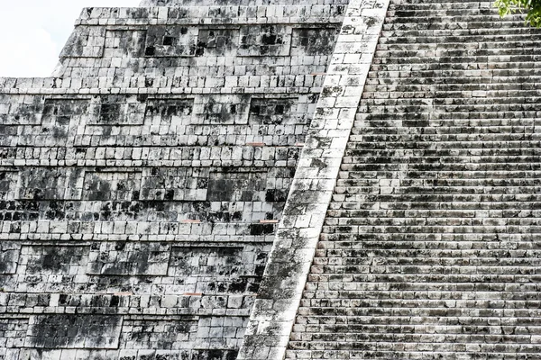 Pyramide maya de Kukulcan El Castillo à Chichen-Itza (Chichen Itza), Mexique — Photo