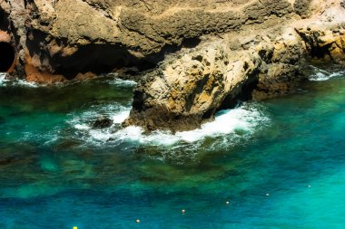 yeşil ve mavi okyanus su kıyılarının tenerife, Kanarya Adaları