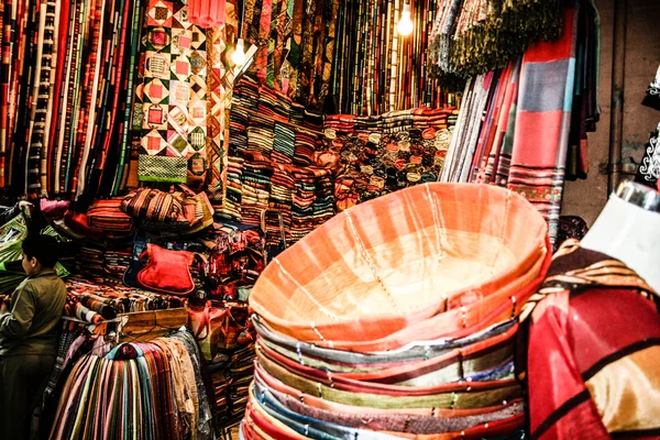 色彩缤纷的摩洛哥拖鞋，马拉喀什 — 图库照片
