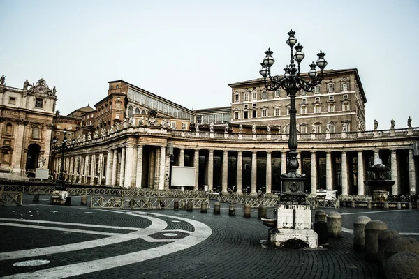 Vatikan Vatikan. Saint peter's square Roma Katolikleri için en popüler hac siteler arasında yer alıyor.. — Stok fotoğraf