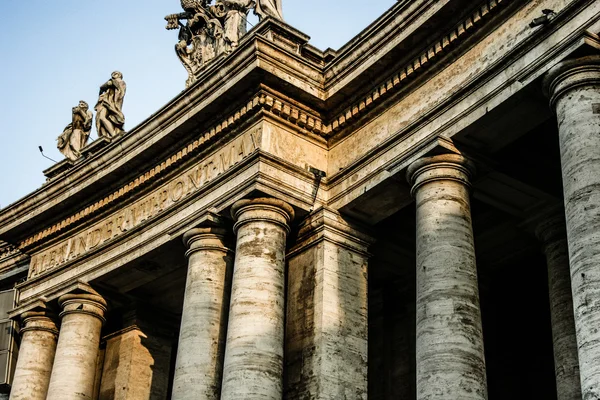 Vatikan Vatikan. Saint peter's square Roma Katolikleri için en popüler hac siteler arasında yer alıyor.. — Stok fotoğraf