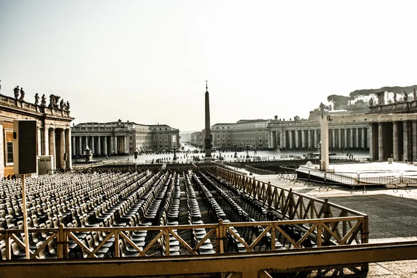 Vaticaanstad, Vaticaanstad. Sint-Pietersplein is een van de meest populaire bedevaartsoord sites voor rooms-katholieken. — Stockfoto