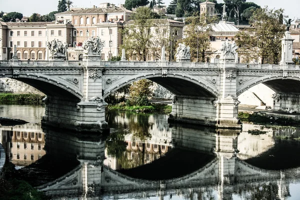 St peters Bazilikası ve nehir tibra, Roma, İtalya — Stok fotoğraf