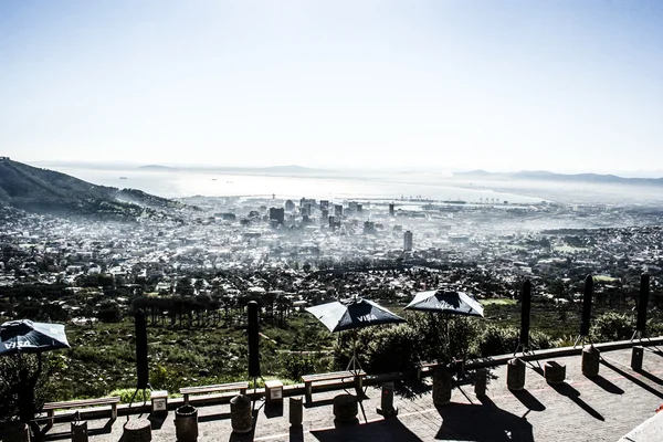 Vista de Table Mountain con ciudad (Ciudad del Cabo, Sudáfrica) ) —  Fotos de Stock