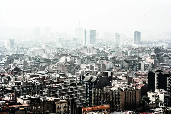 Widok z portu od parku guell i sagrada familia. Barcelona, Hiszpania. — Zdjęcie stockowe