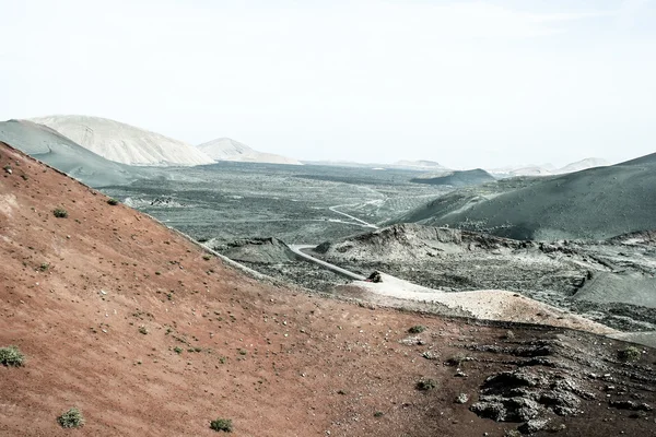 Ηφαιστειακό κρατήρα στα βουνά της φωτιάς, εθνικό πάρκο timanfaya στο νησί Λανθαρότε — Φωτογραφία Αρχείου