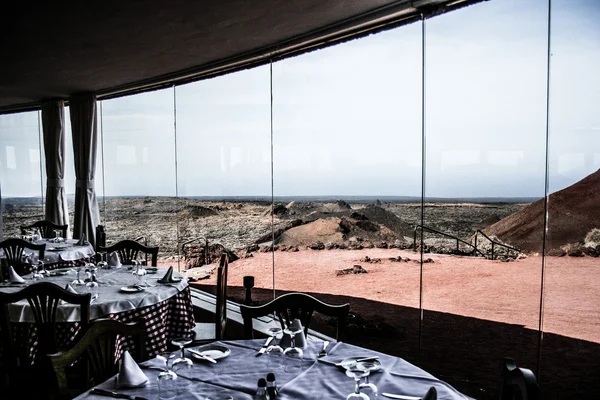 A tűz, a Lanzarote-sziget Timanfaya Nemzeti Park hegyei — Stock Fotó