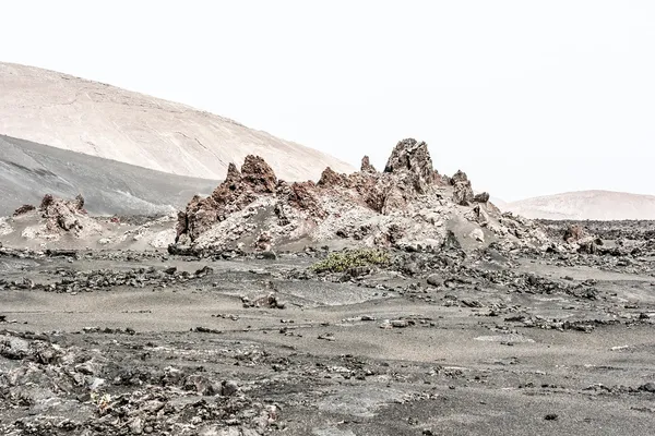 在发生火警时，帝曼法雅国家公园在兰萨罗特岛岛山的火山口 — 图库照片