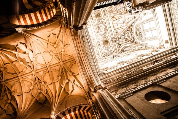 The Great Mosque or Mezquita famous interior in Cordoba, Spain — Stock Photo, Image