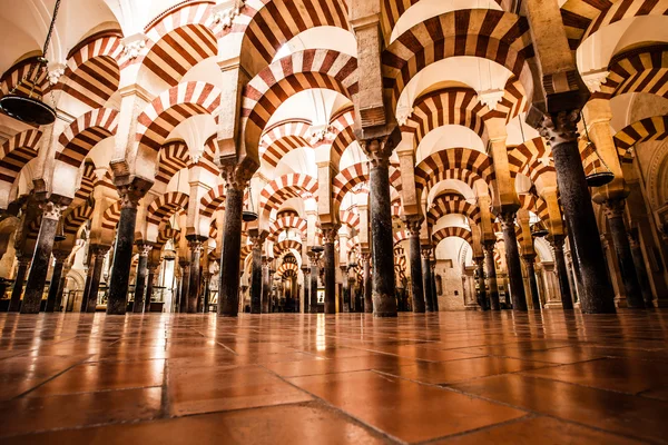 La Grande Moschea o Mezquita famoso interno a Cordova, Spagna — Foto Stock
