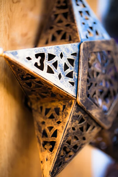 モロッコのガラスとスーク マラケシュで金属ランタン ランプ — ストック写真