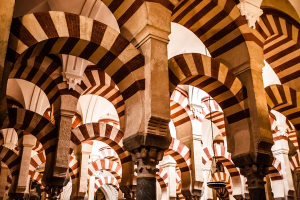코르도바, 스페인에서 위대한 모스크 또는 유명한 유명한 인테리어 — 스톡 사진
