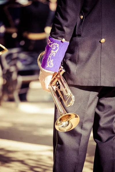 Muziek band de boetelingen van de broederschap in typische processie — Stockfoto