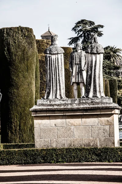 Trädgårdar på alcazar de los reyes cristianos i cordoba, Spanien — Stockfoto