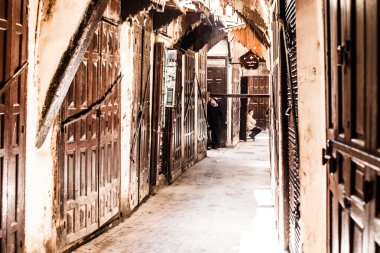 küçük sokak fez Medina (eski şehir). Fas.
