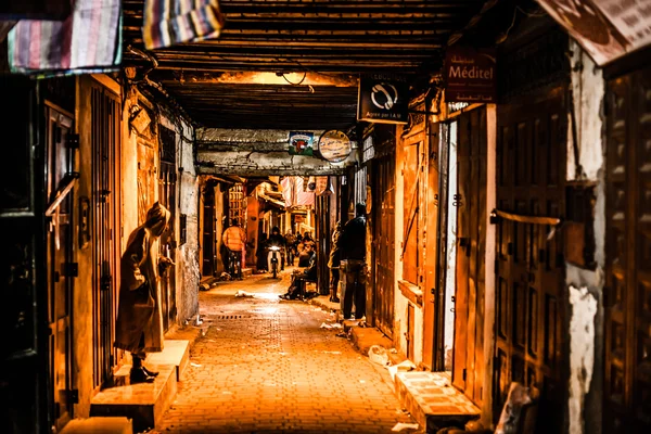 Pequeña calle en Fez medina (casco antiguo). Marruecos . —  Fotos de Stock