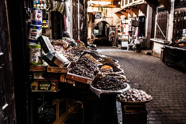 Malé ulice v fez medina (staré město). Maroko. — Stock fotografie