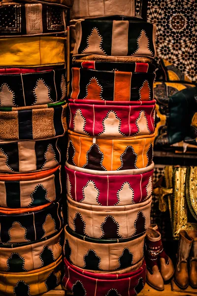 Çantalar, Çantalar, şapka ve diğer ürünler ve Fas deri fabrikaları — Stok fotoğraf
