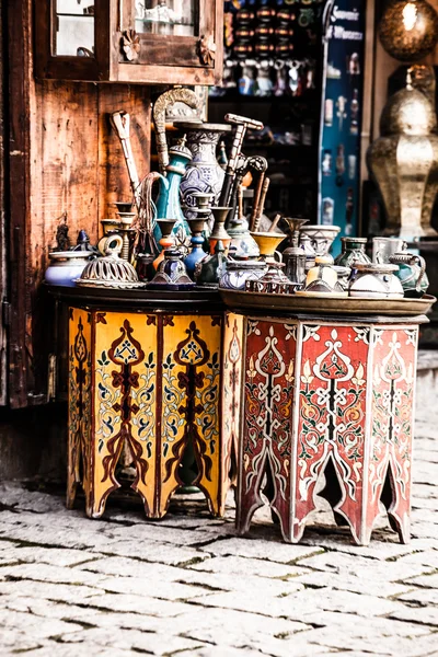 Magasin de souvenirs marocain dans la rue locale — Photo