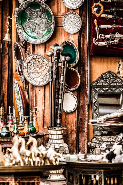Марокканский сувенирный магазин на местной улице — стоковое фото