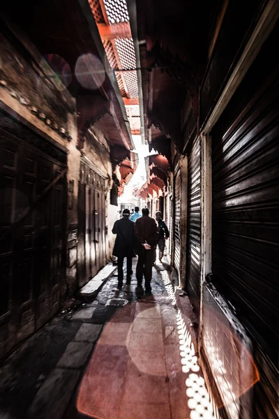 Pequeña calle en Fez medina (casco antiguo). Marruecos . —  Fotos de Stock